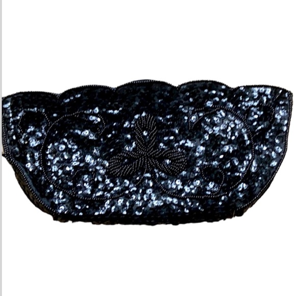 La Regal Product Handbags - 🎉HP🎉 Vintage Sequin Clutch Bag